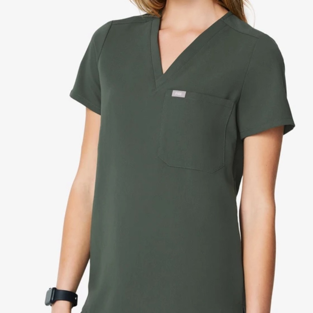Catarina moss figs scrub top